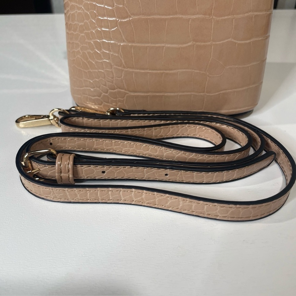 NWT Alyssa Croc-Embossed Frame Handbag - Beige/Nude Trapezoid Top Handle Bag - Picture 8 of 11